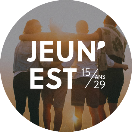 Jeunes unis au coucher du soleil, logo JEUN’EST