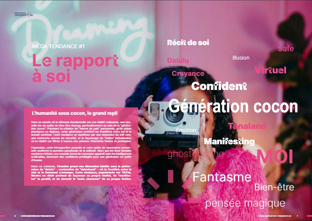 Femme tenant un appareil photo, mots-clés tendances affichés.