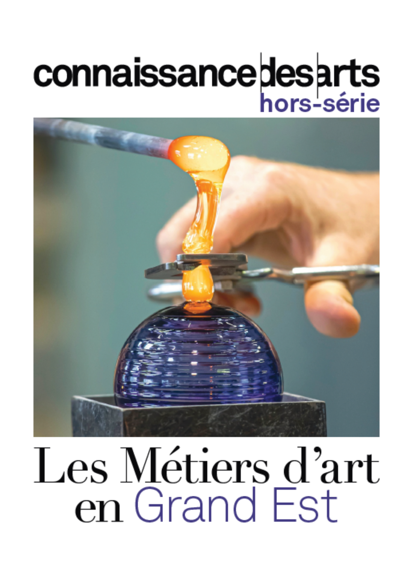 Artisan façonnant du verre en fusion.