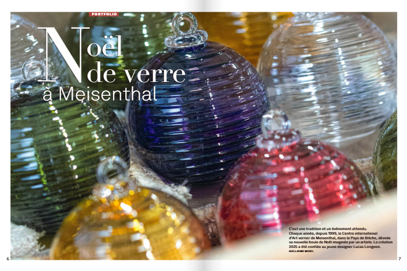 Boules de Noël en verre coloré à Meisenthal