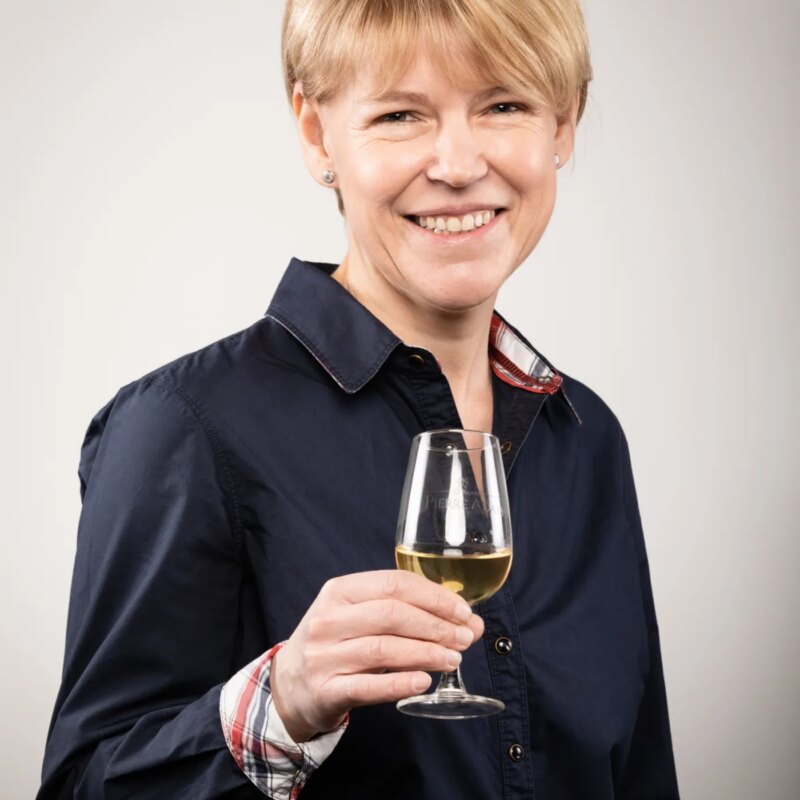 Nathalie Adam